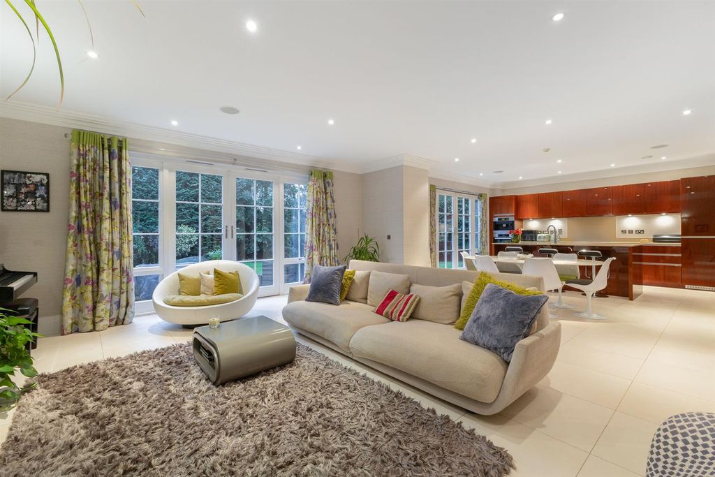 Property photo 3 of 22 102003_Westgate-House-London-Road  (5)_Low.Jpg