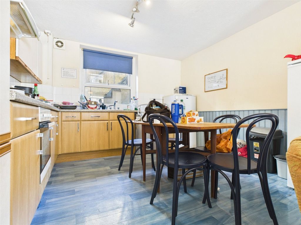 Property photo 3 of 23 Kitchen