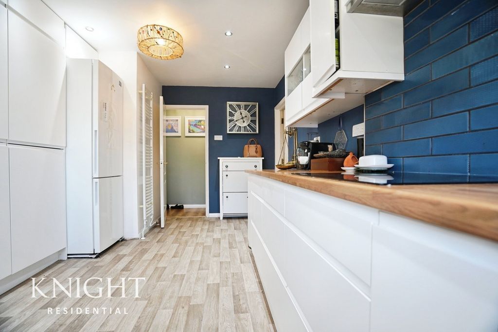 Property photo 3 of 31