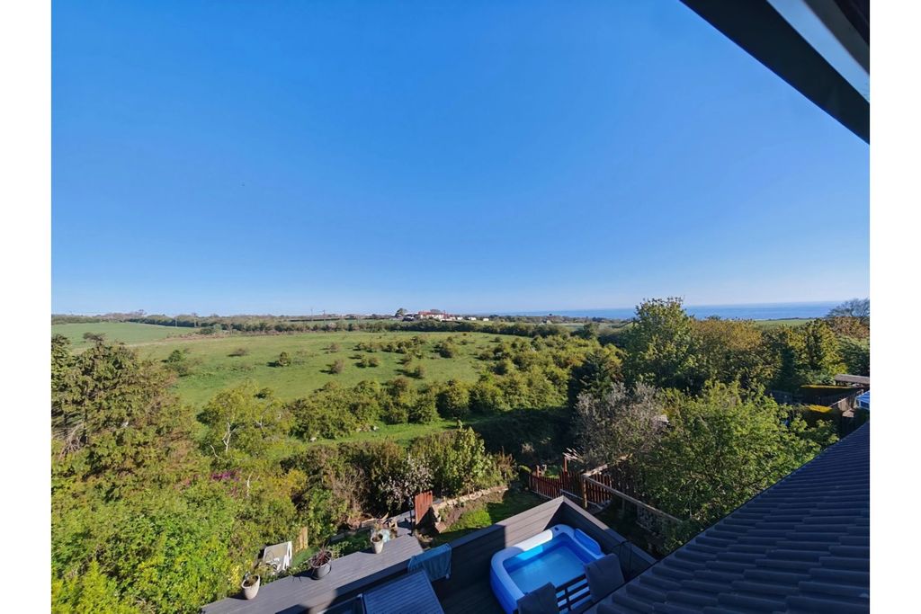 Property photo 2 of 21 Sea View