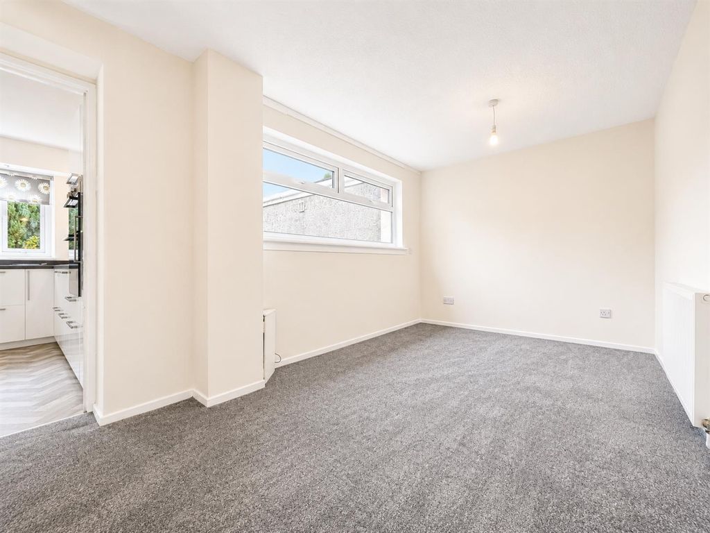 Property photo 3 of 11 Dining Room