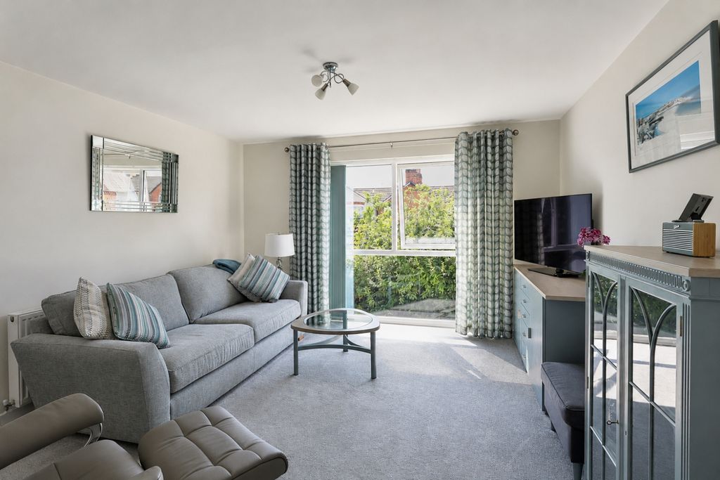 Property photo 3 of 14 6D0B568D-387A-4139-81Ab-7F2822D174C0