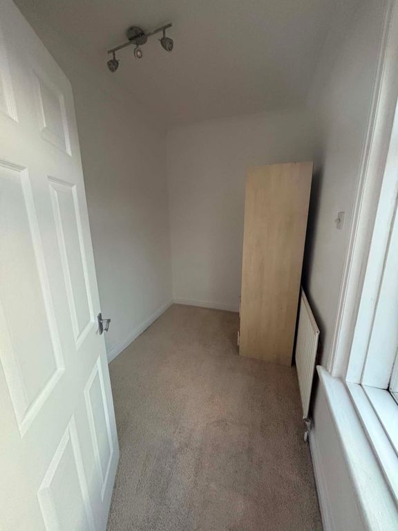 Property photo 3 of 11 Small Bedroom