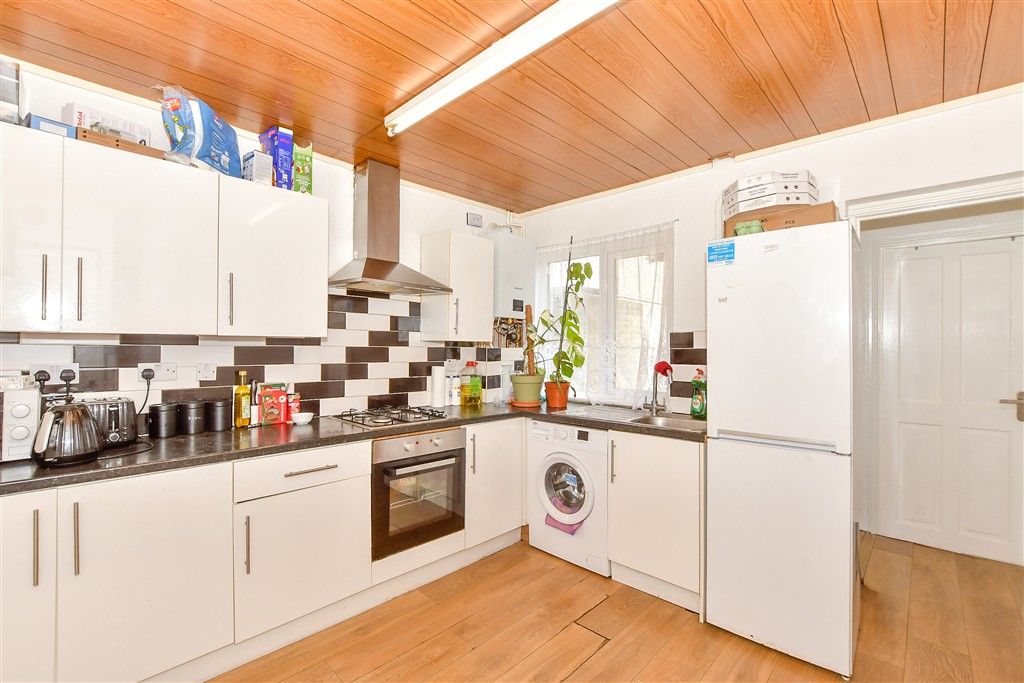 Property photo 2 of 8 Kitchen