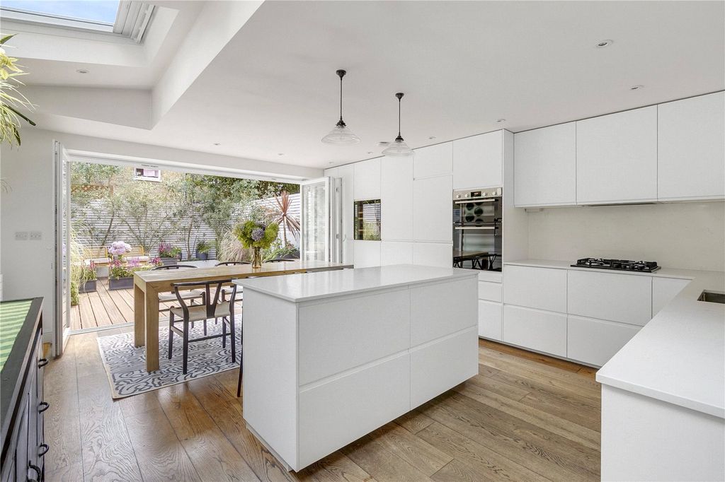 Property photo 1 of 17 Picture No. 02