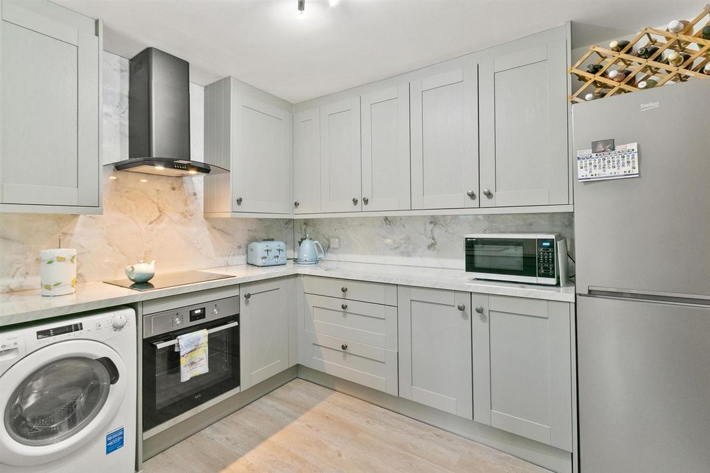 Property photo 3 of 25