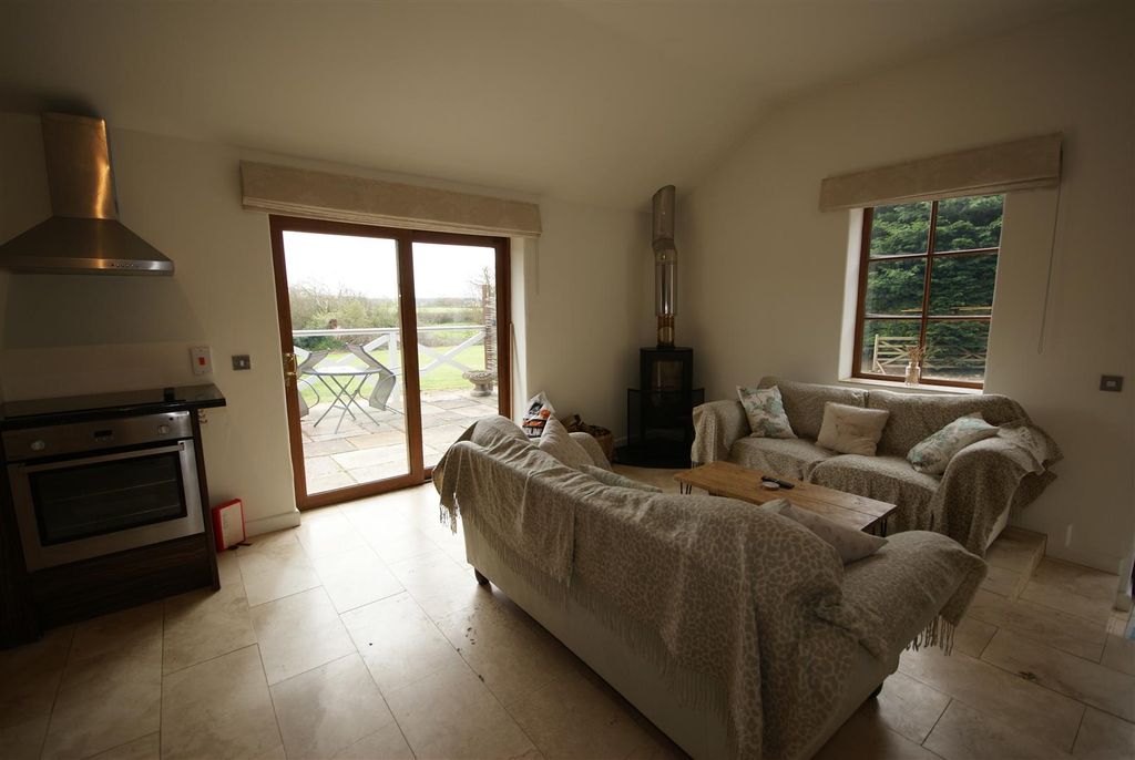 Property photo 3 of 7 Dsc00272.Jpg