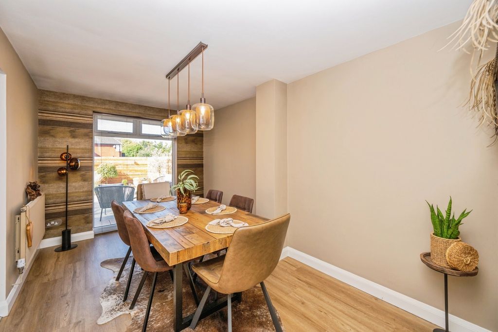 Property photo 3 of 22 Pbox-Img.Jpg
