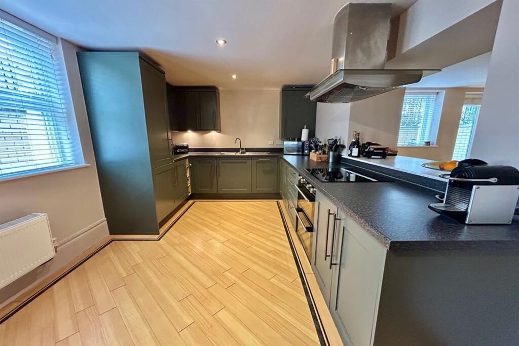 Property photo 3 of 23 Kitchen