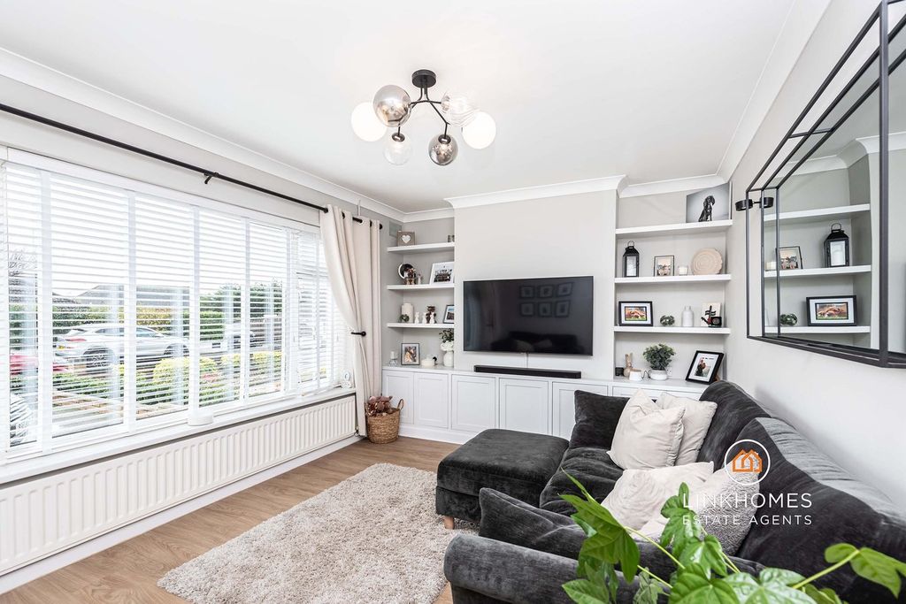 Property photo 3 of 23