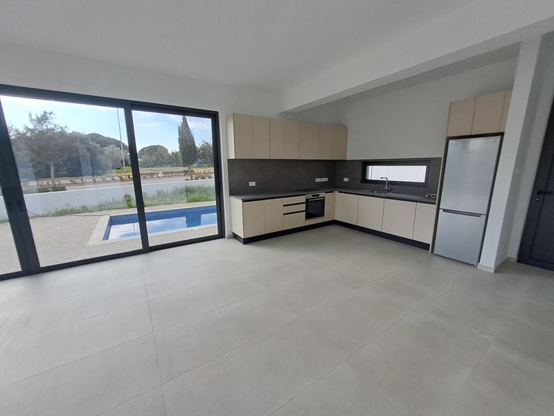 Property photo 3 of 14 Kitchen