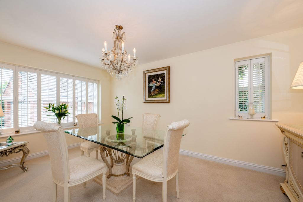 Property photo 3 of 18 Dining Room