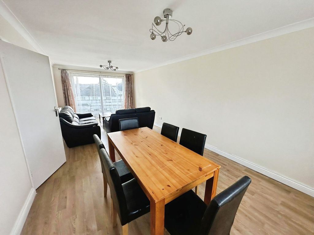 Property photo 3 of 4