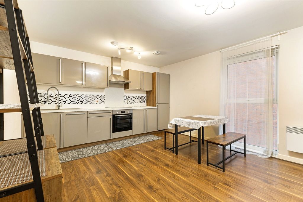 Property photo 2 of 7 Dining &amp; Kitchen Are