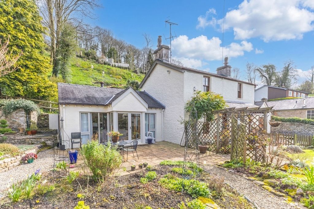 Property photo 2 of 49