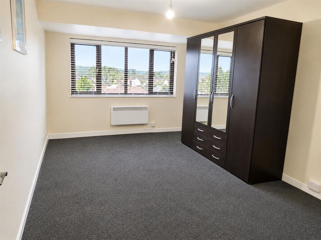 Property photo 2 of 4 Bc6B3Df8-79d0-4B23-B2Fa-5467B10Da609.Png