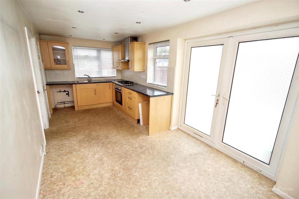 Property photo 3 of 12 Kitchen/Breakfast Room