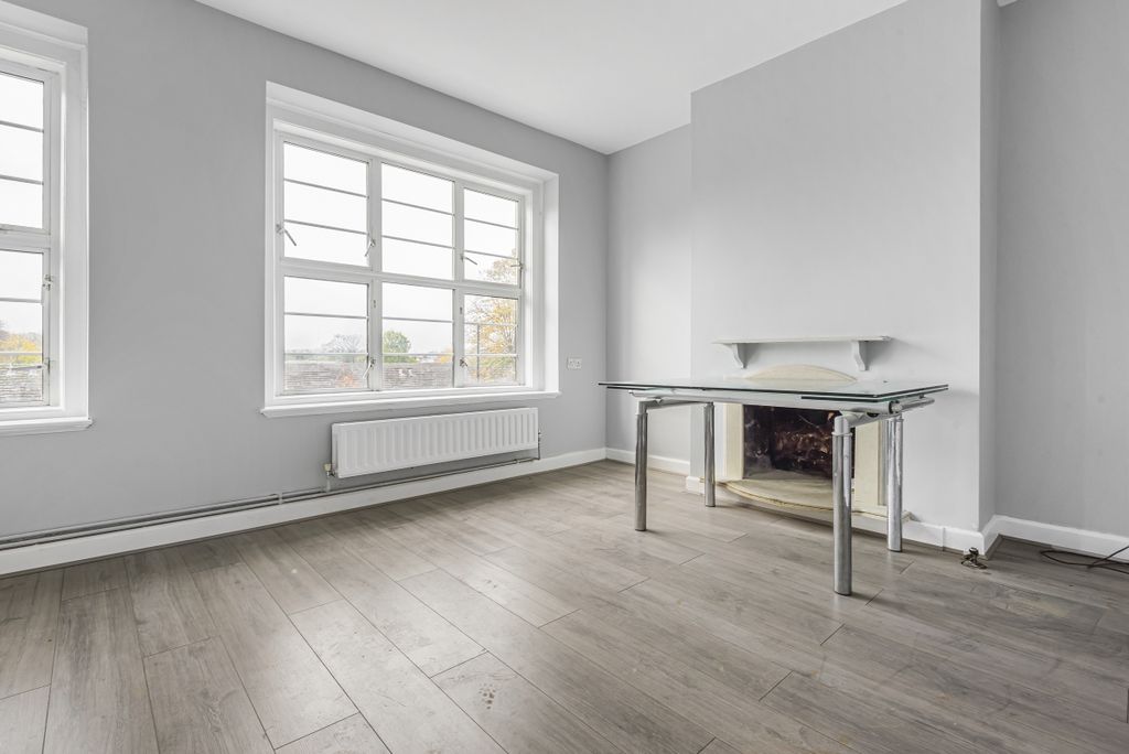 Property photo 1 of 6 922570 (1)