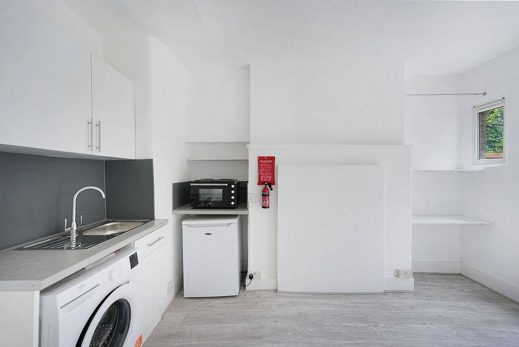 Property photo 3 of 8 _Akp9660