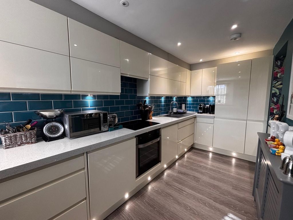 Property photo 2 of 17 Kitchen