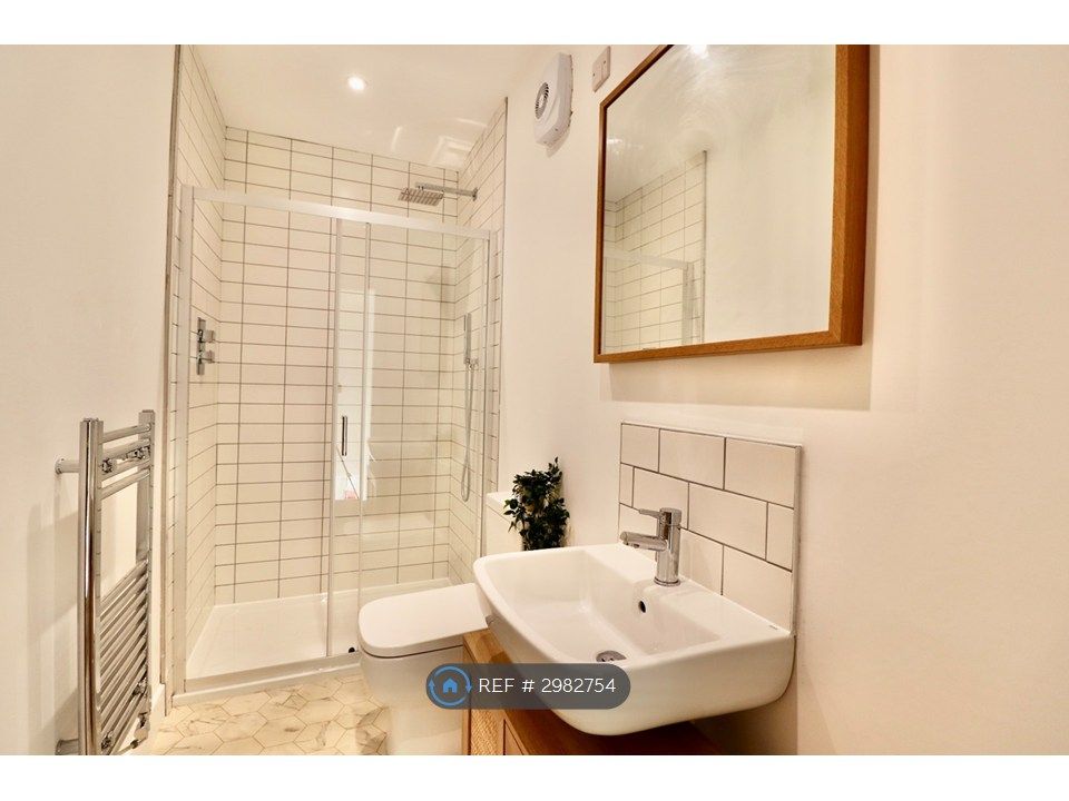 Property photo 3 of 7 Bathroom