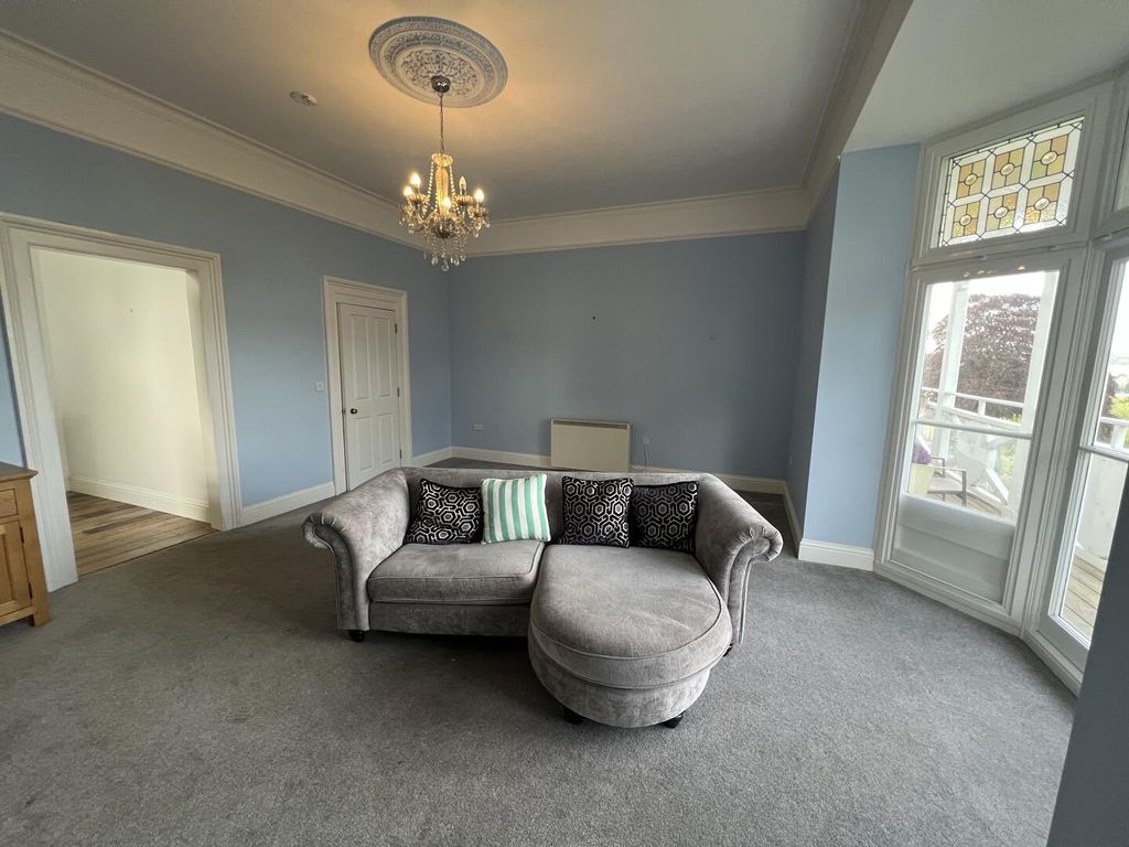 Property photo 1 of 10 Living Room
