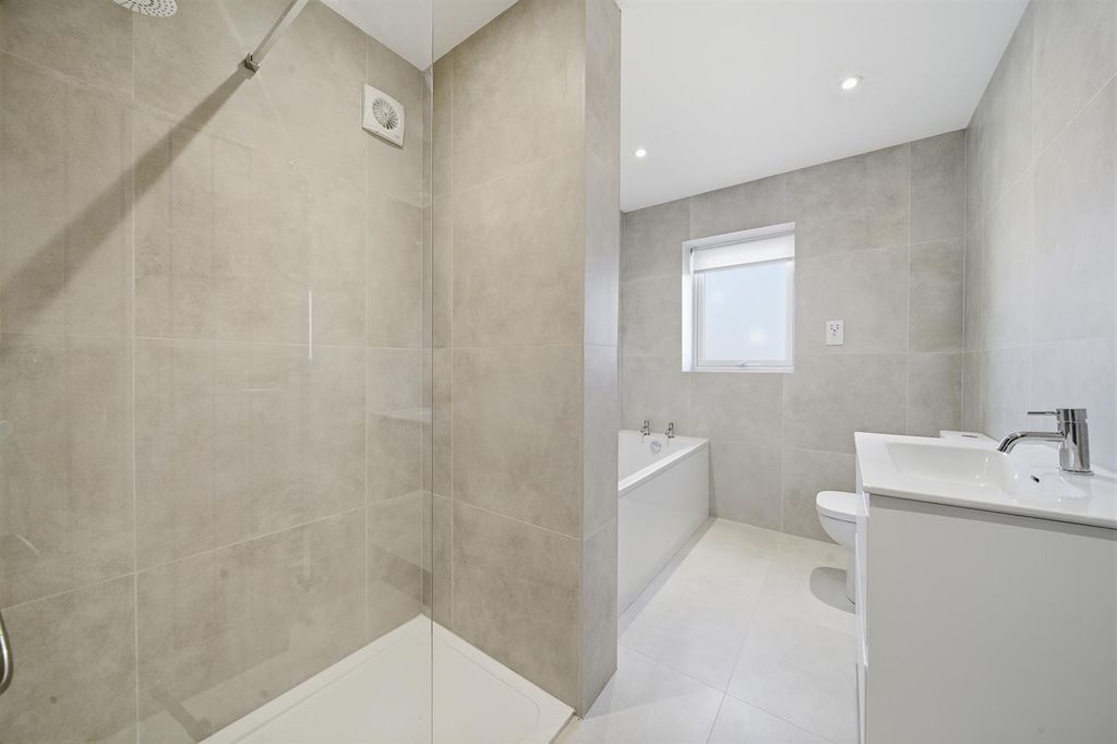 Property photo 3 of 24 4599_Fir Tree Lane, Thorpe Willoughby, Selby 11_29