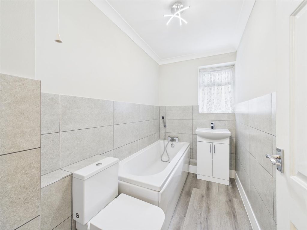 Additional image 6 of 2 bed flat for saleSouth Coast Road, Telscombe Cliffs, Peacehaven BN10