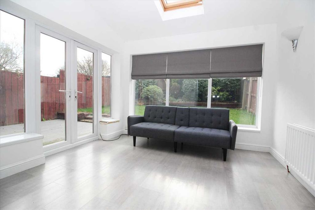 Property photo 2 of 14 Feature Photo