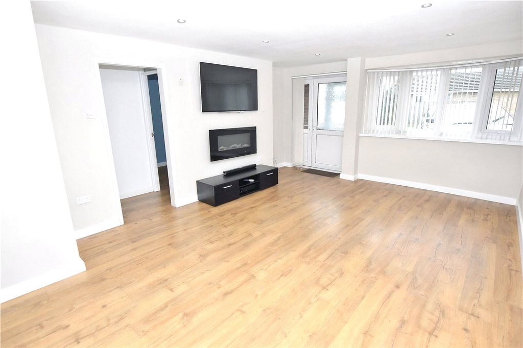 Property photo 2 of 12 Lounge