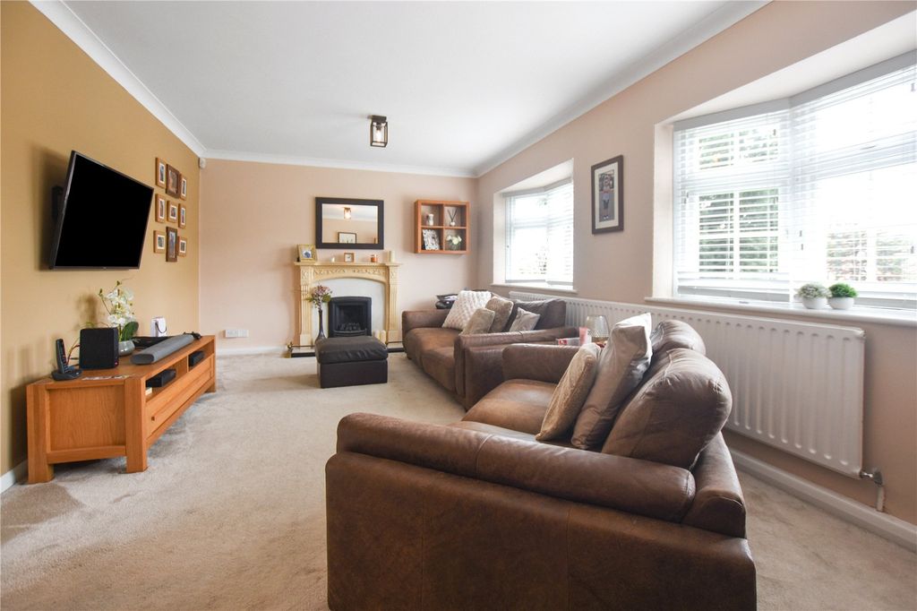 Property photo 2 of 15 Lounge