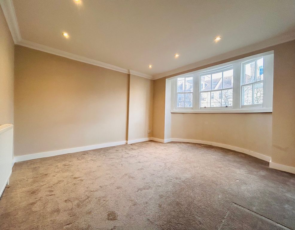 Property photo 2 of 8 Bedroom