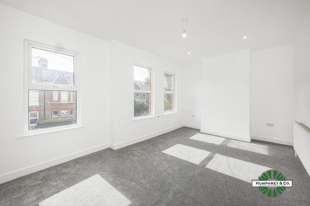 Property photo 2 of 15 Blyth Road -007 (2).Jpg