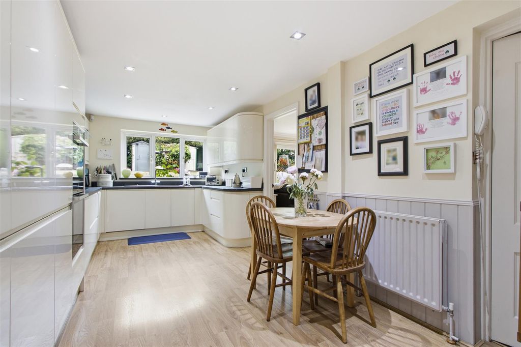 Property photo 2 of 31 Kitchen