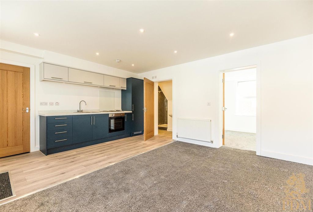 Property photo 1 of 11 672 Woodborough Road Flat 4-004.Jpg