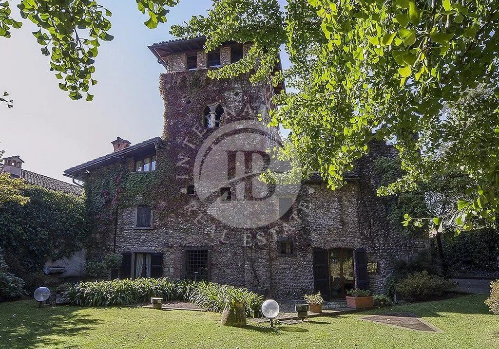 Property photo 1 of 22