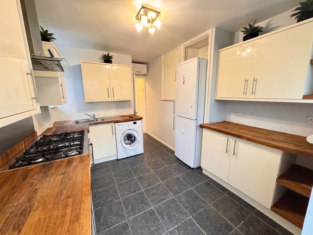 Property photo 2 of 15 4728631