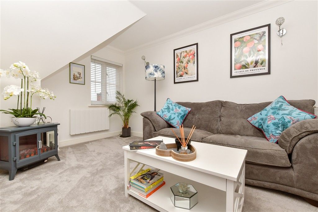 Property photo 2 of 14 Lounge