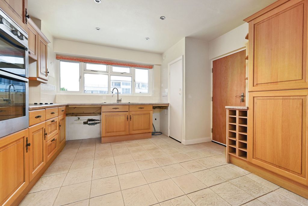 Property photo 3 of 21