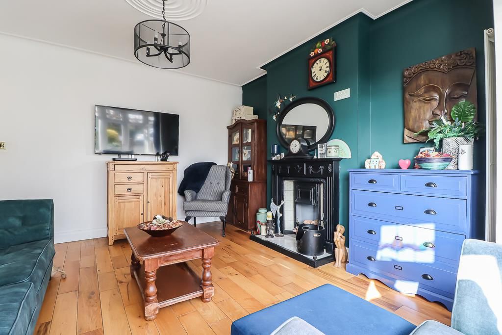 Property photo 3 of 25 Lounge