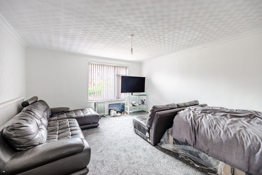 Property photo 2 of 14 Lounge1