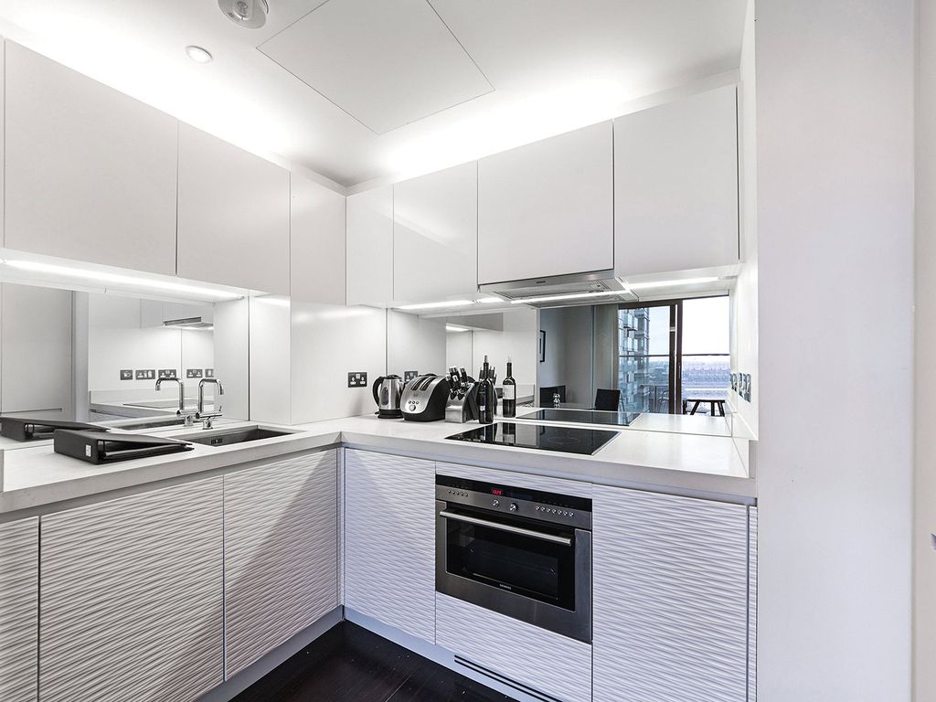Property photo 2 of 7 Canary Wharf E14