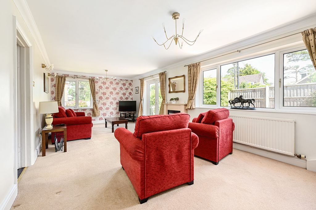 Property photo 2 of 12 177 Branksome Hill Rd (3)