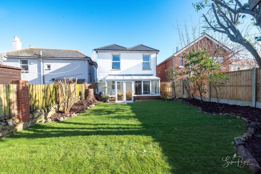 Property photo 2 of 31 Garden