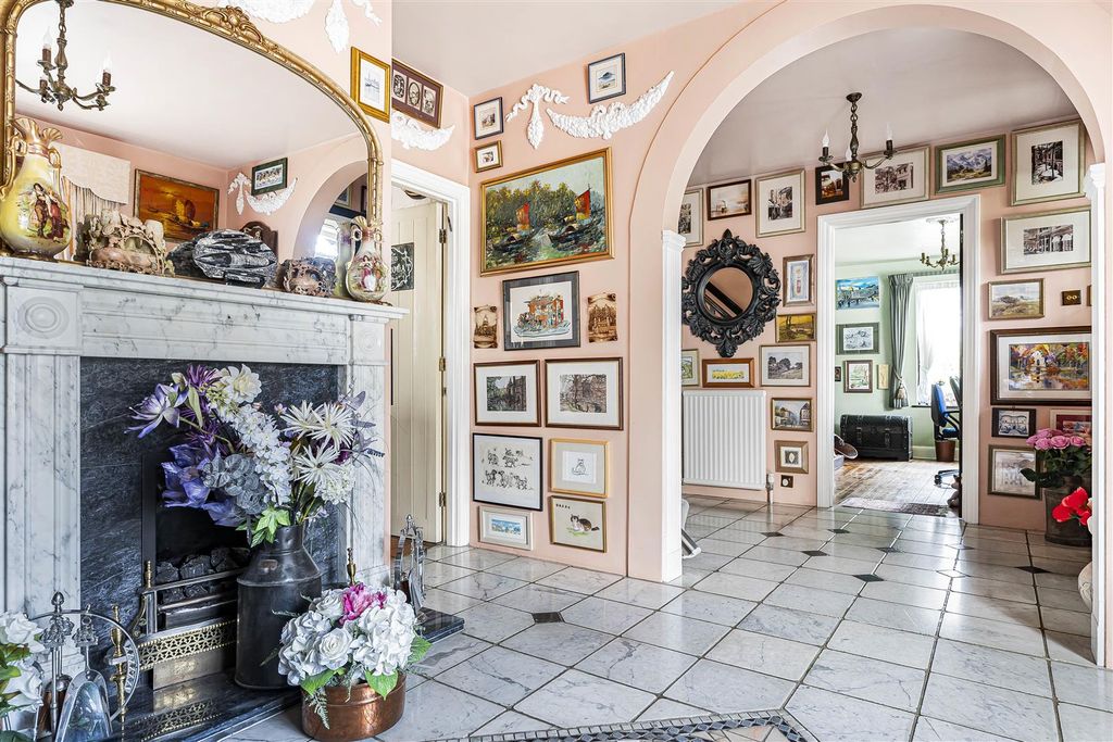 Property photo 3 of 32 30_64142.Jpg