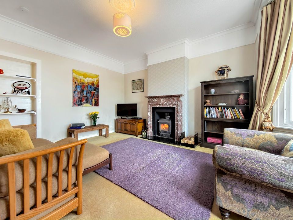 Property photo 2 of 28