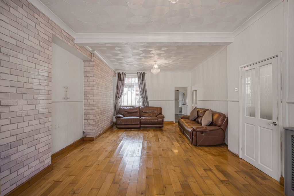Property photo 3 of 27
