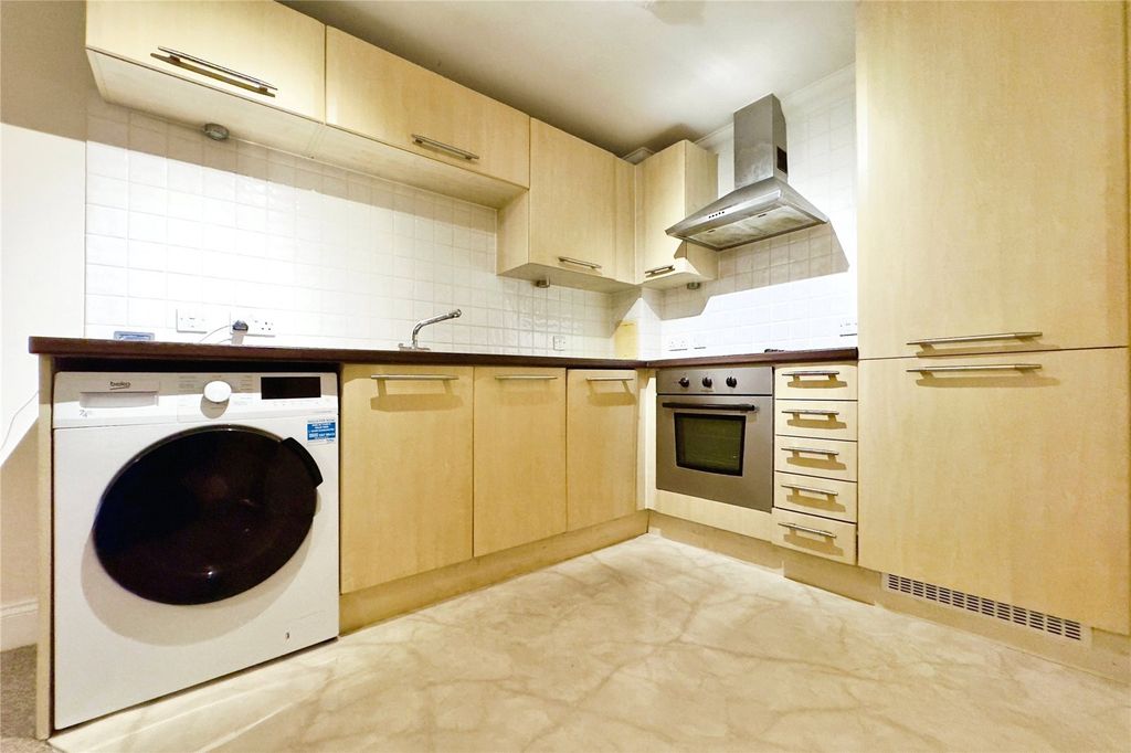 Property photo 2 of 7 Kitchen