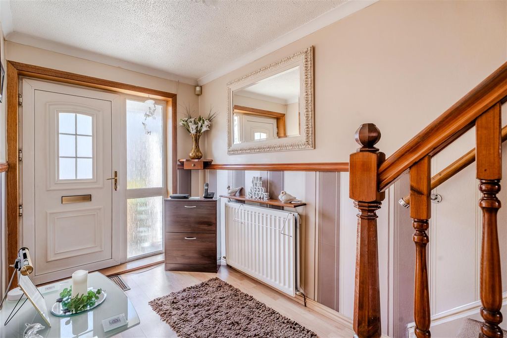 Property photo 2 of 27 Entrance