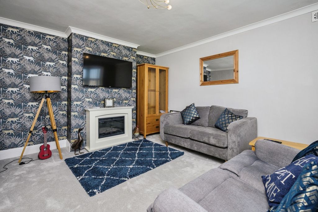 Property photo 3 of 19 Pbox-Img.Jpg